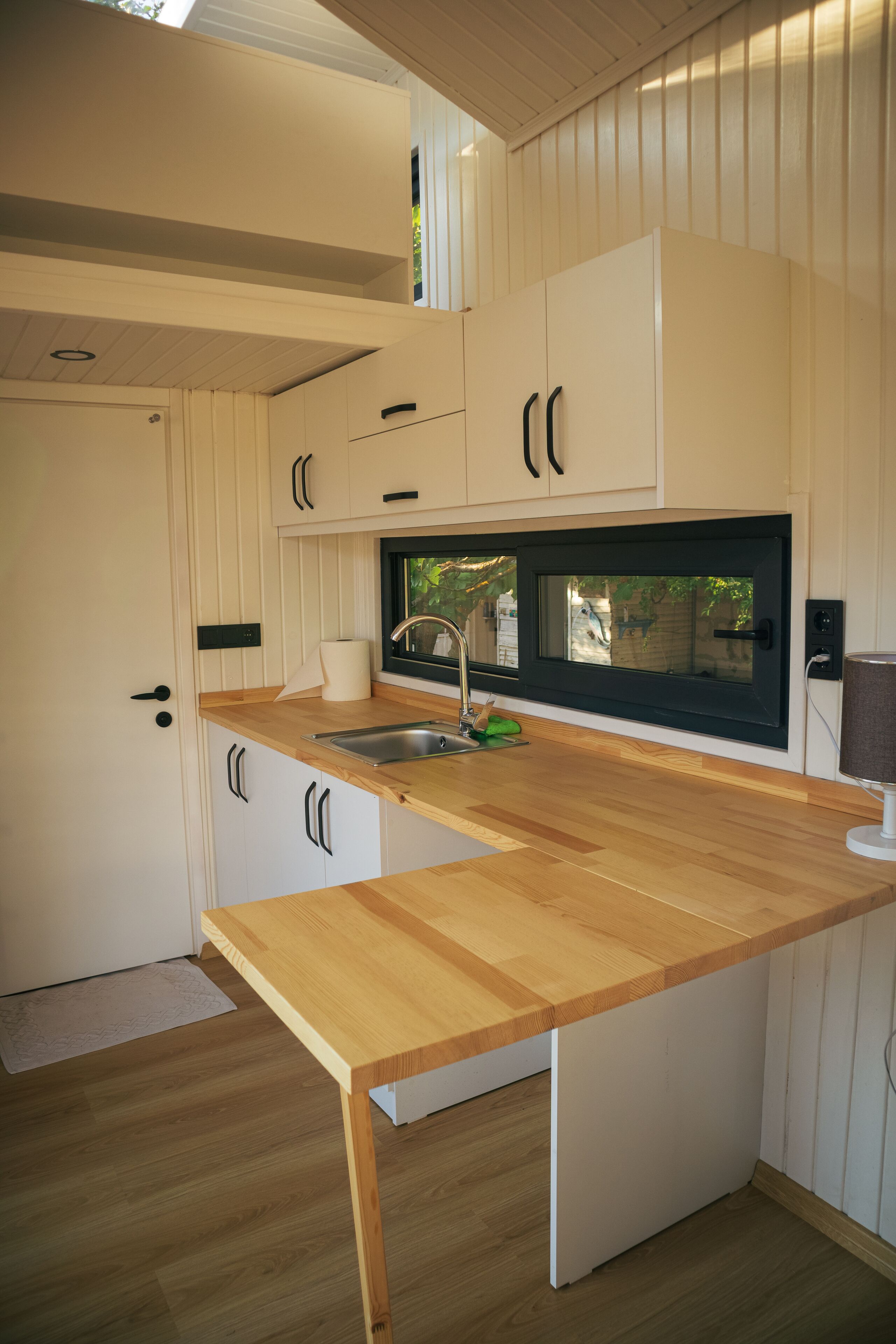 高級樹屋 | 獨特設計、獨特裝修、書桌、免費 Wi-Fi