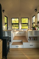 Casa en un árbol superior | Decoración individual, mobiliario individual, escritorio y wifi gratis