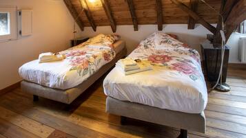 Double Room | Iron/ironing board, free WiFi, bed sheets, wheelchair access