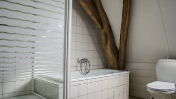 Familienzimmer | Badezimmer | Kostenlose Toilettenartikel, Haartrockner, Handtücher, Seife