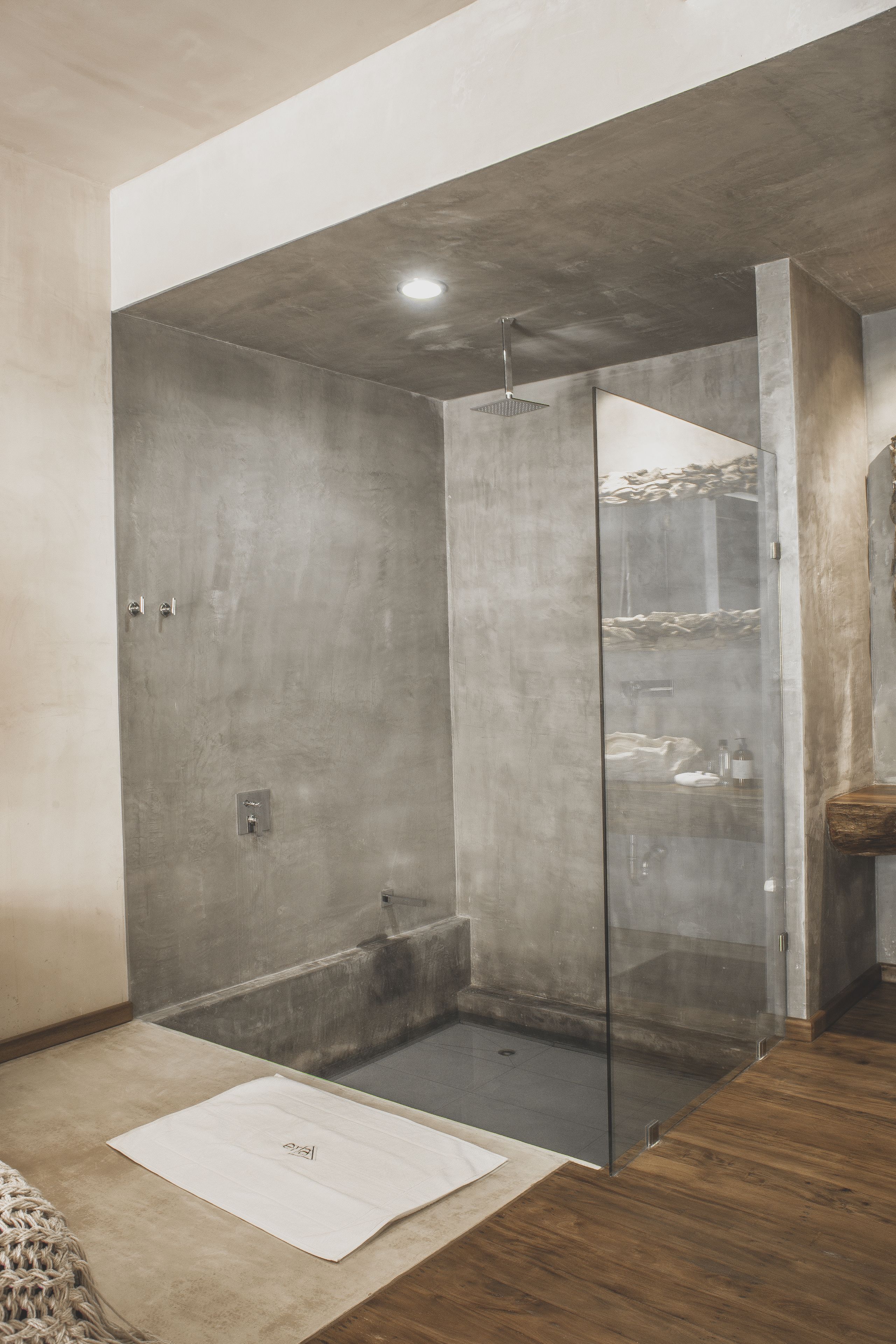 Superior Double Room, 1 King Bed, Pool View | Bathroom shower