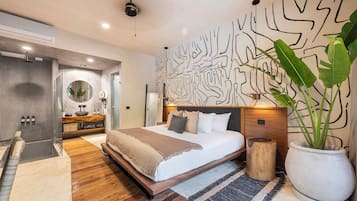 Premium bedding, minibar, desk, blackout drapes