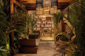 Bar en bord de piscine