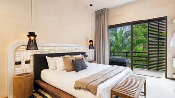 Premium bedding, minibar, desk, blackout drapes