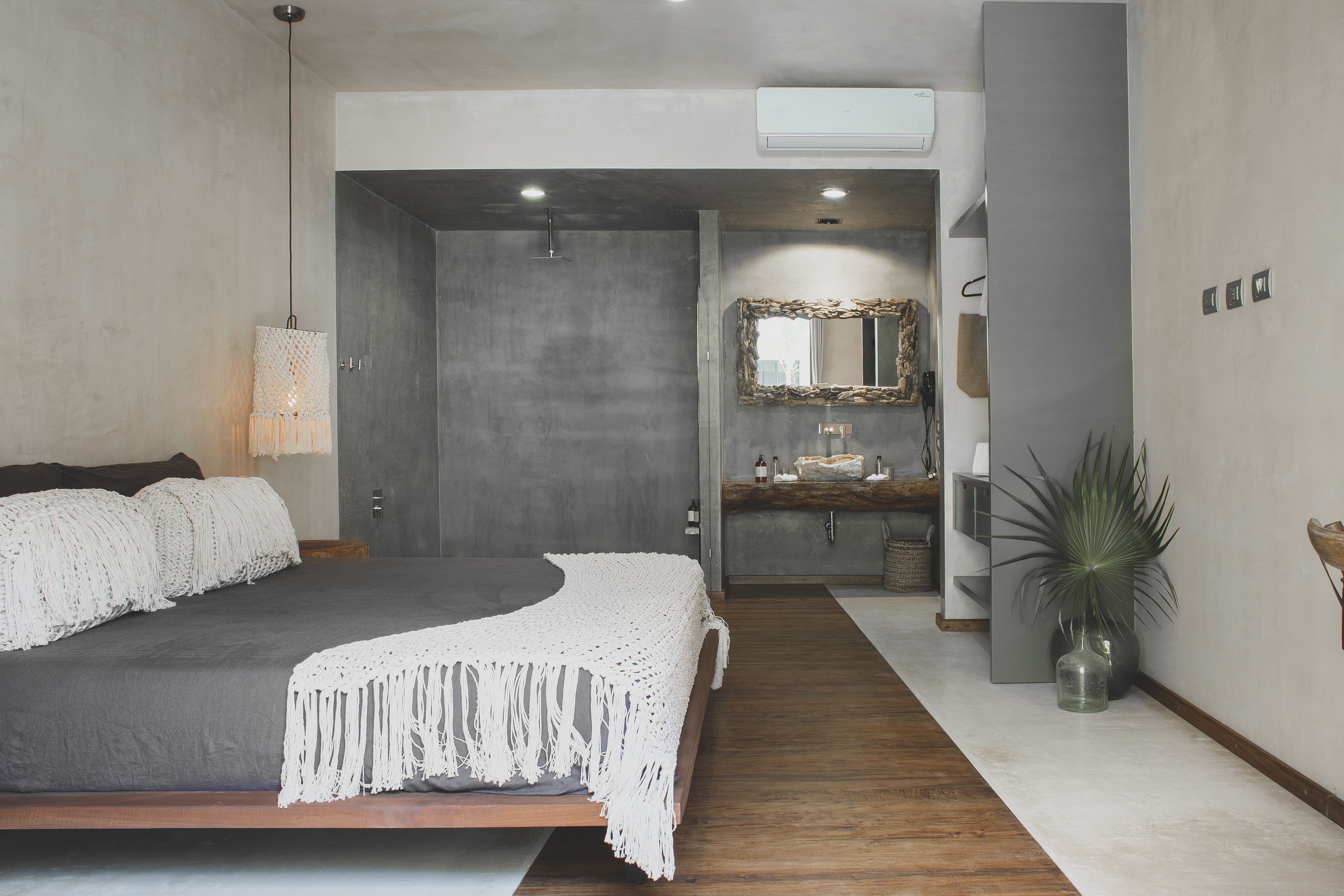 superior double room, 1 king bed, pool view | premium bedding, minibar, in-room safe, desk