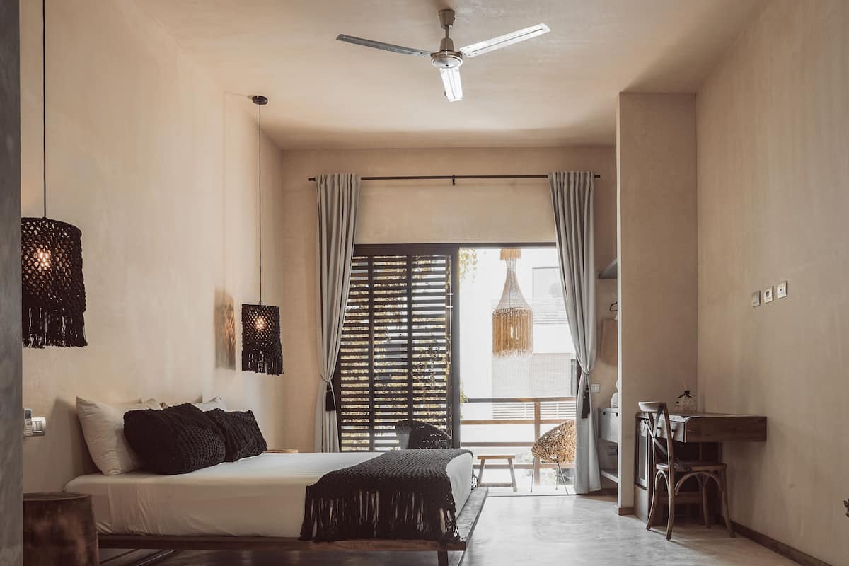 Ropa de cama de alta calidad y minibar 