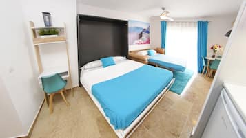 Studio, 1 Double Bed with Sofa bed | Iron/ironing board, free WiFi, bed sheets