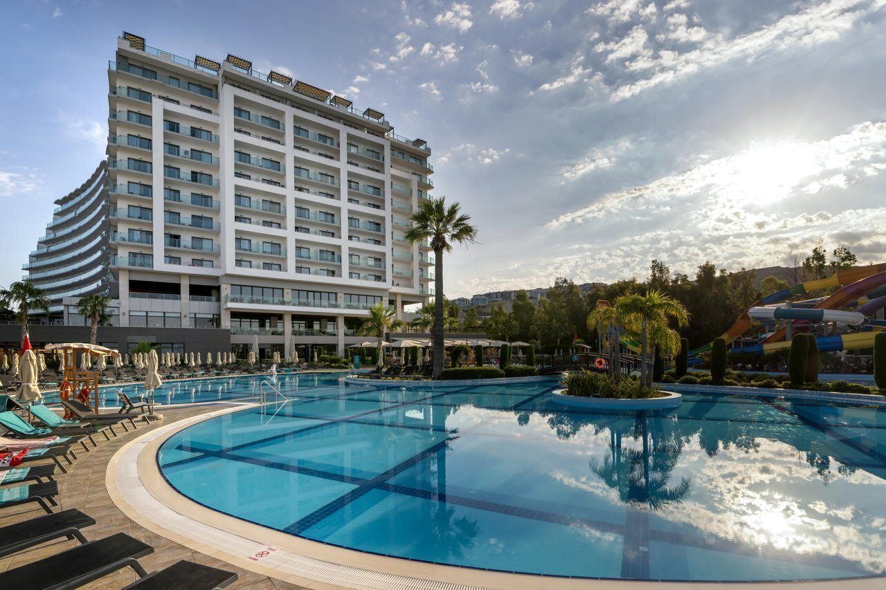 室内游泳池，室外游泳池