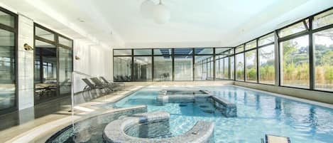 Piscine couverte, piscine extérieure