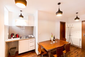 Departamento, 2 habitaciones, balcón (410) | Cocina privada