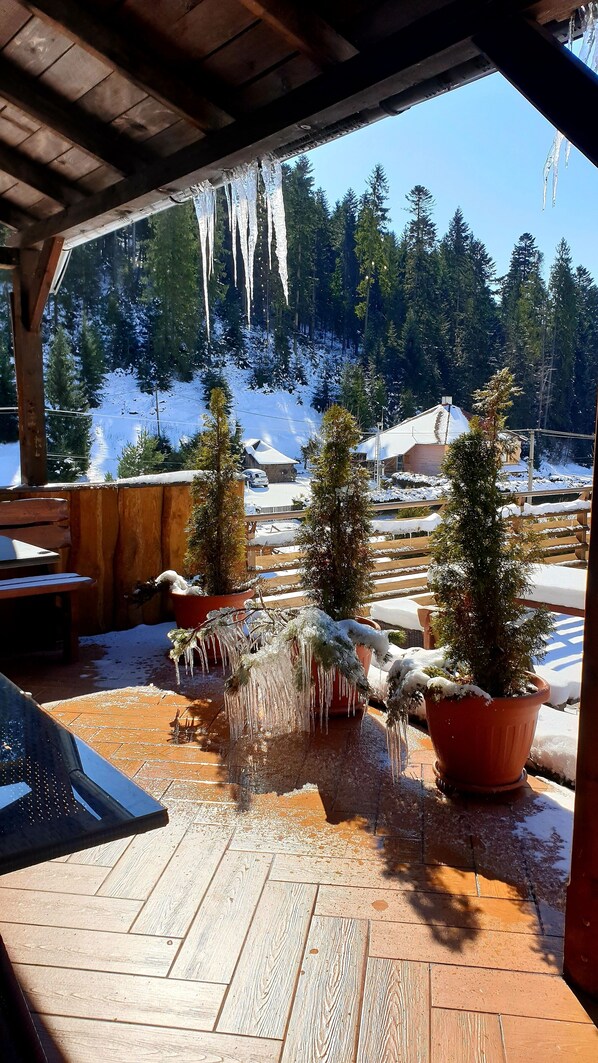 Apartment, 2 Bedrooms (422) | Street view