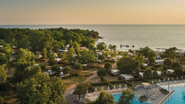 An aerial view of a campground with RVs, a swimming pool, and a beach. - Aminess Maravea Camping Resort (Novigrad)