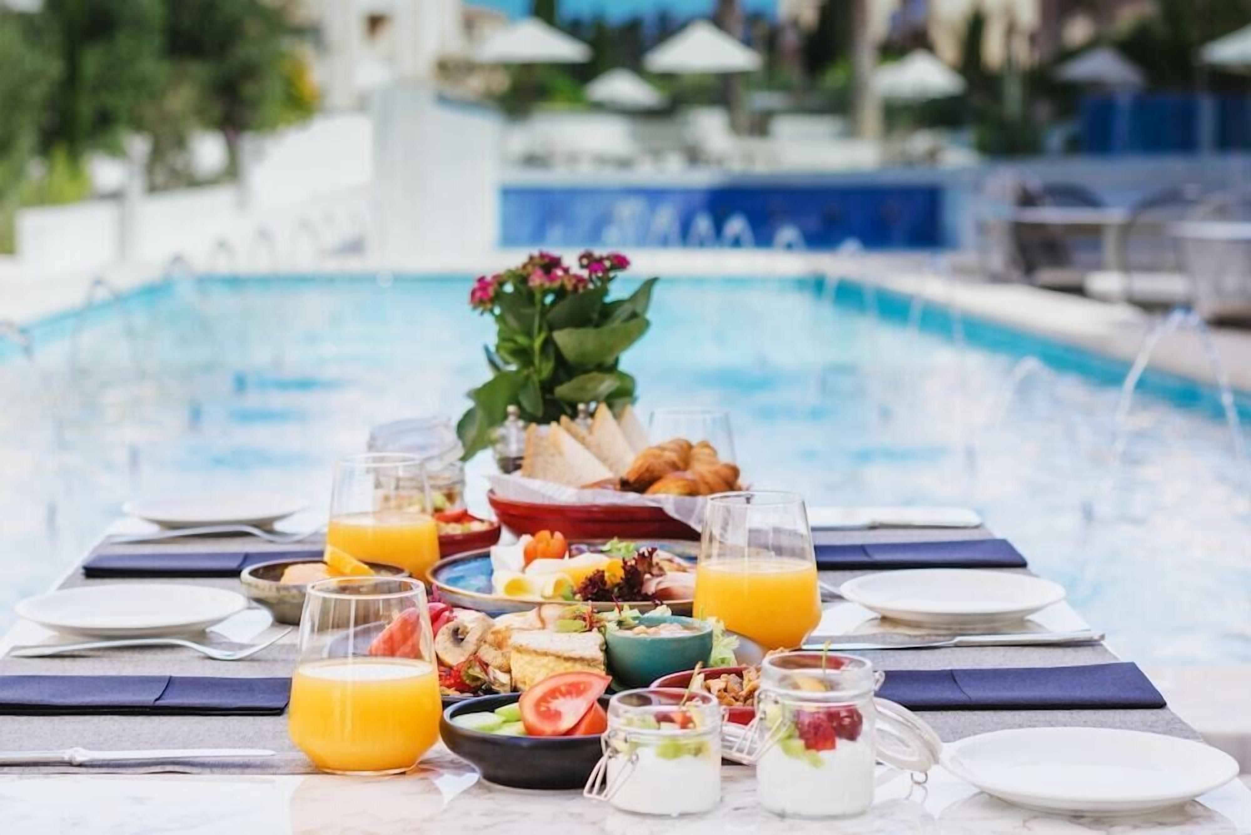 تناول الطعام بالخارج