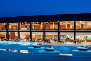 Pool - The Westin Maldives Miriandhoo Resort (Miriandhoo Island)