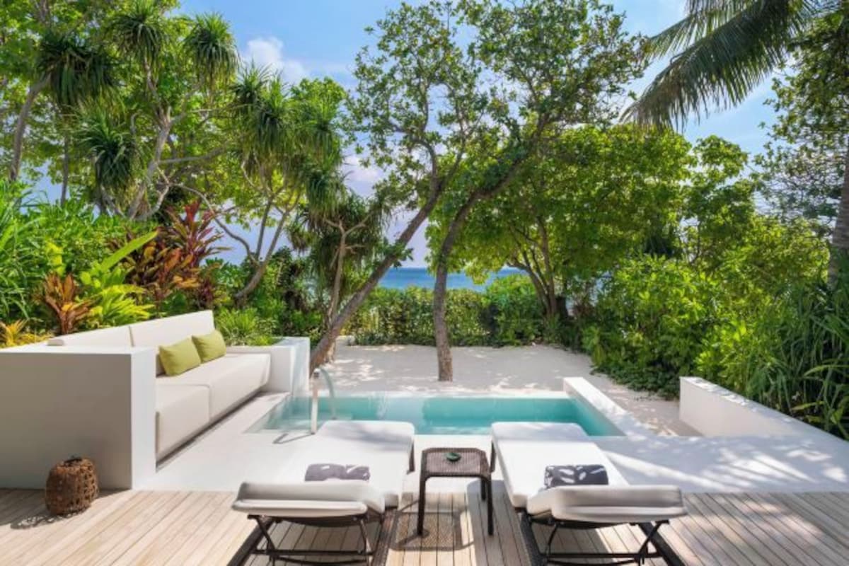 3N Deluxe Beach Villa Pool +2N Overwater Villa Pool