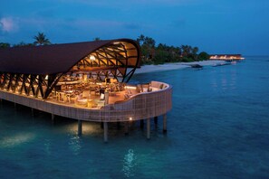 Outdoor dining - The Westin Maldives Miriandhoo Resort (Miriandhoo Island)