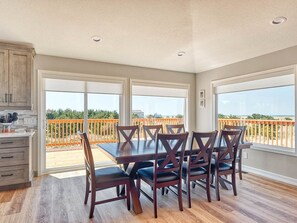 Dining - Amazing Ocean View, Beachfront, Luxurious, Private (Calder) (Long Beach)