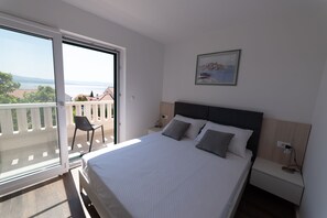 2 bedrooms, in-room safe, desk, iron/ironing board