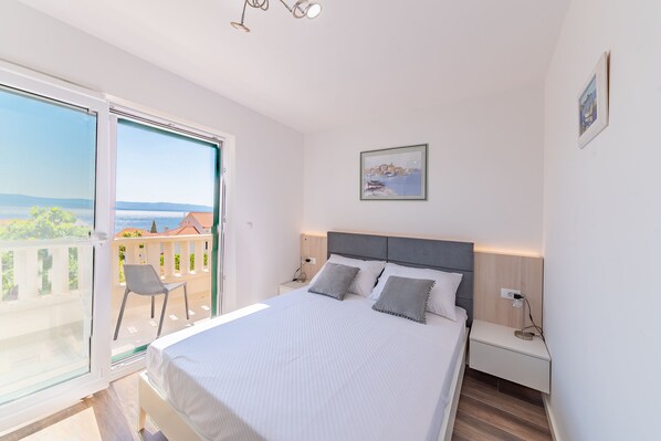 2 bedrooms, in-room safe, desk, iron/ironing board