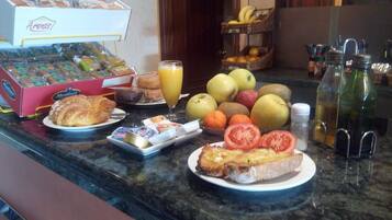 Petit déjeuner préparé à la commande compris tous les jours