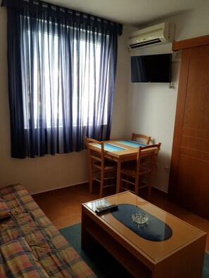 公寓, 1 间卧室 | 起居区 | 电视