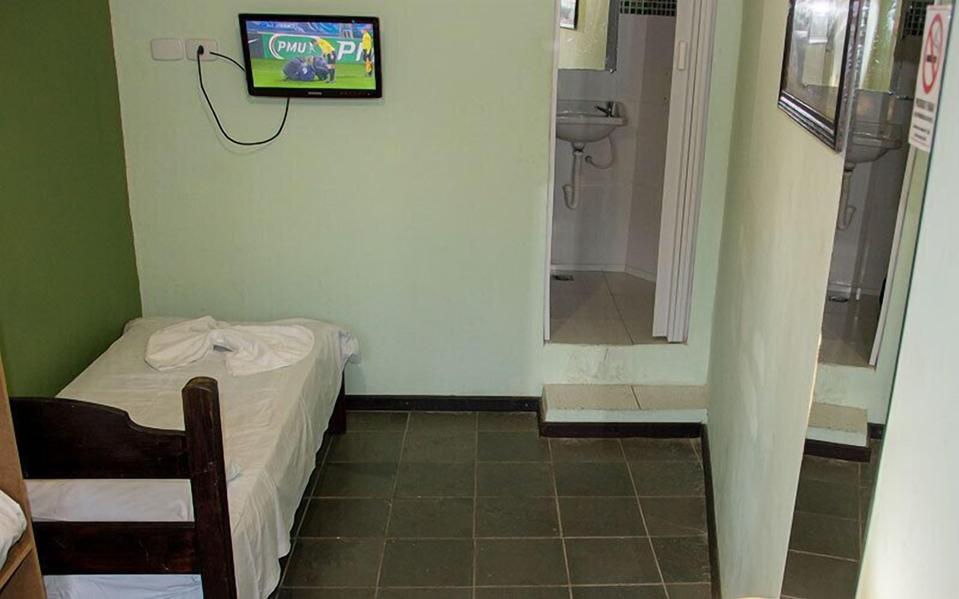 standard room | 1 bedroom, minibar, desk, blackout curtains