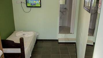 Minibar, escritorio, cortinas blackout y sistema de insonorización