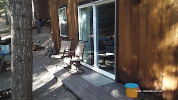 Quarto básico, várias camas | Terraço/pátio