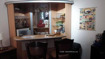 1 quarto, edredons de pluma, cortinas blackout