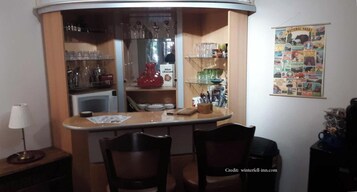 1 habitación, cubrecamas y cortinas blackout 