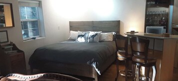 1 habitación, cubrecamas y cortinas blackout 