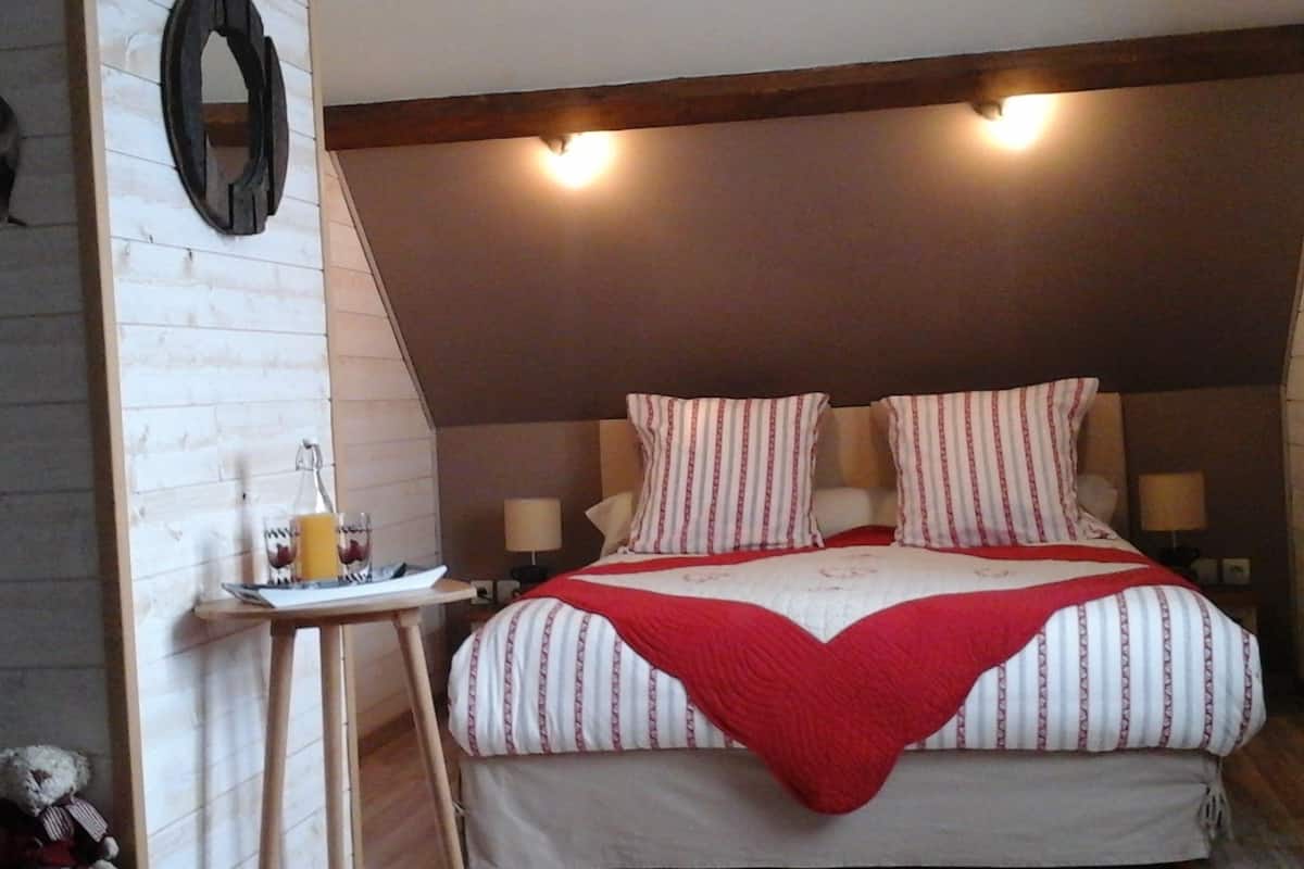 Double Room (Marmottes) | Soundproofing, cribs (free), rollaway beds (surcharge), WiFi (free)