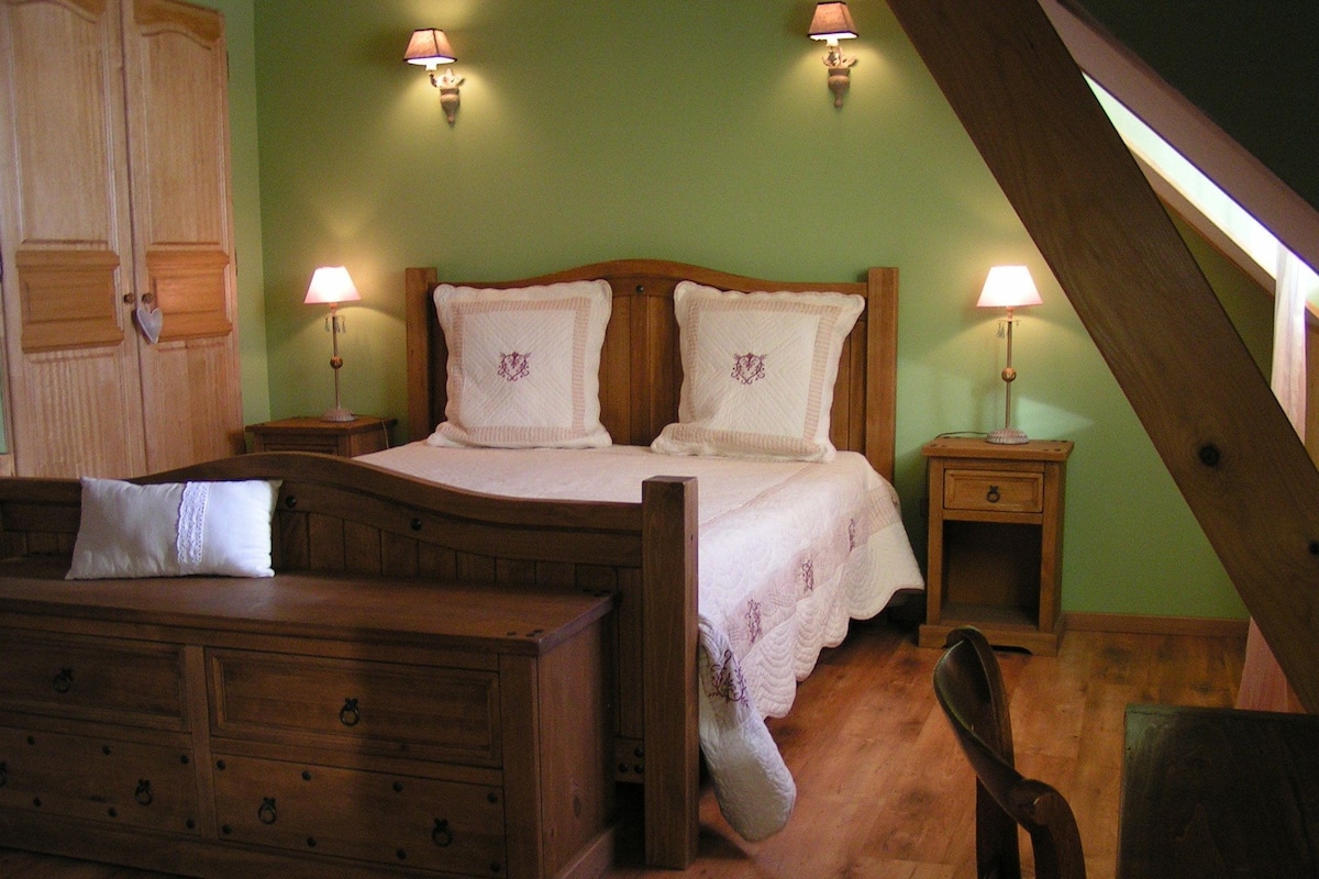 Double Room (Tilleul) | Soundproofing, cribs (free), rollaway beds (surcharge), WiFi (free)