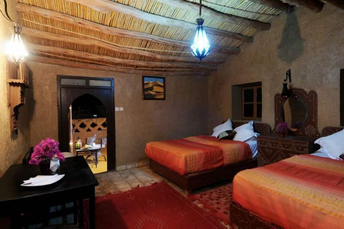 Habitación triple básica | Escritorio, wifi gratis y ropa de cama