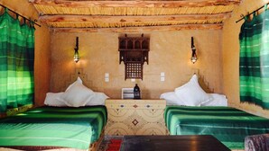 Basic Quadruple Room | Desk, WiFi (free), bed sheets - Auberge Kasbah Merzouga (Taouz)