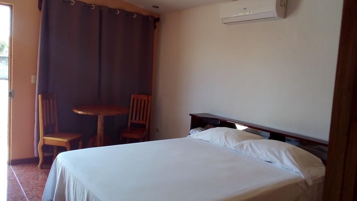 Blackout drapes, free WiFi, bed sheets