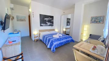 Chambre Double Deluxe | Coffres-forts dans les chambres, bureau