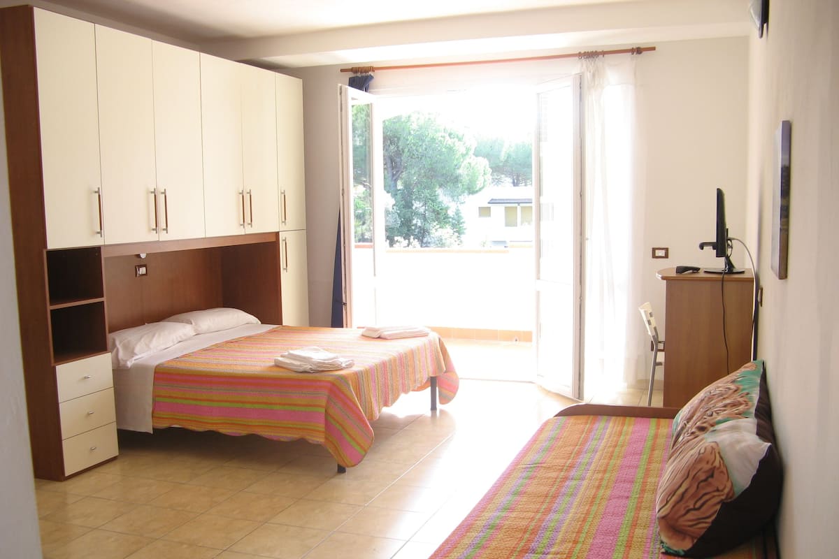 Studio | In-room safe, desk, laptop workspace, free cots/infant beds