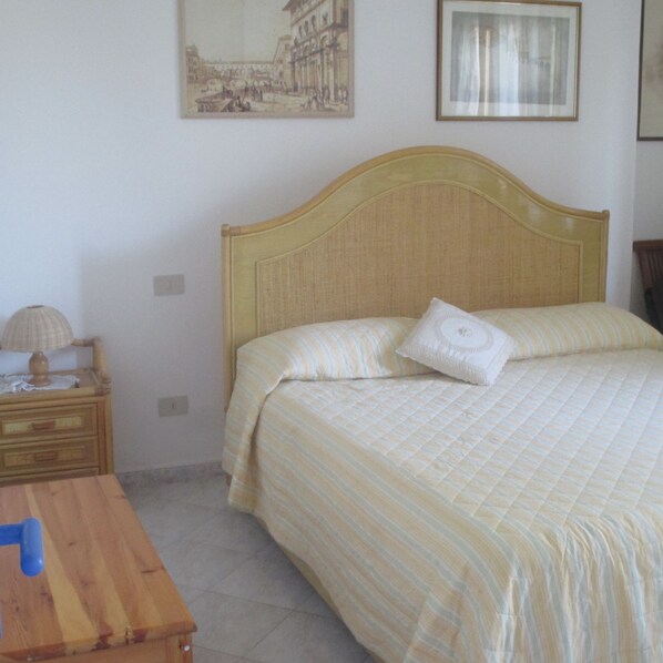 Apartment, 1 Bedroom, Balcony | In-room safe, desk, laptop workspace, free cots/infant beds - Residence le Rose (Bibbona)