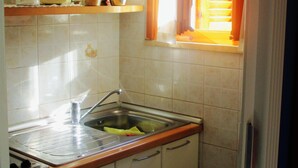 Apartment, 1 Bedroom, Balcony | Private kitchen | Coffee/tea maker, highchair - Residence le Rose (Bibbona)