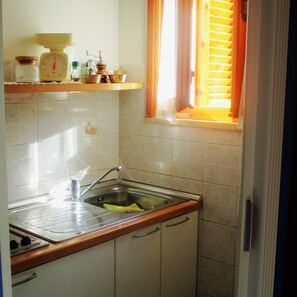 Apartment, 1 Bedroom, Balcony | Private kitchen | Coffee/tea maker, highchair - Residence le Rose (Bibbona)