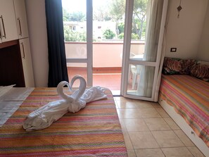 In-room safe, desk, laptop workspace, free cots/infant beds - Residence le Rose (Bibbona)