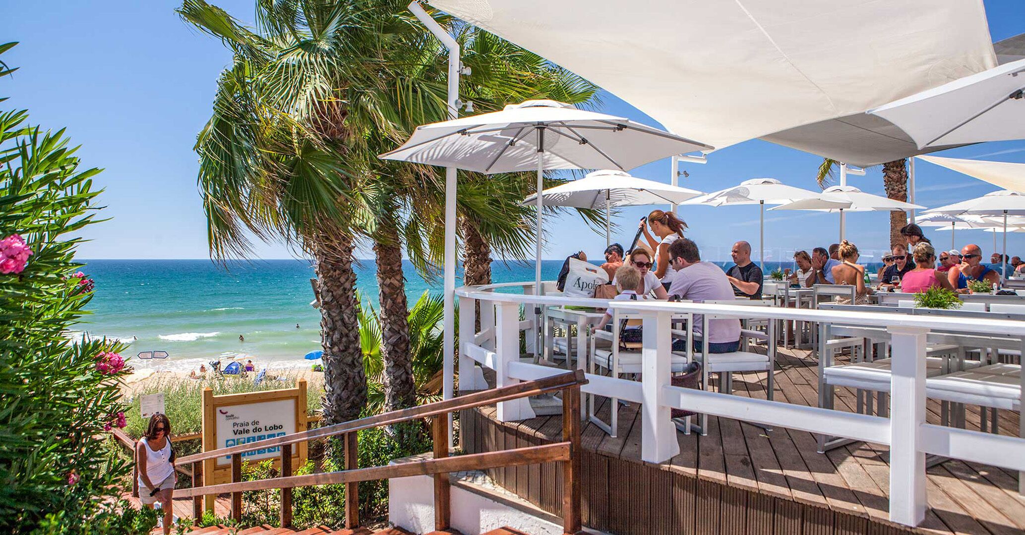 Vale do Lobo central praca and bar detail