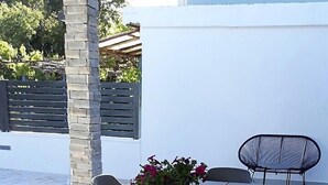 Outdoor pool, pool umbrellas, pool loungers - Villa Lesinger (Starigrad)