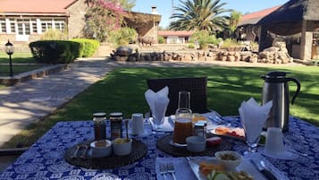 Se sirven desayunos, almuerzos y cenas