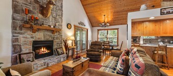 Whispering Woods Lodge-sleeps 10 4 Bedroom Home by RedAwning