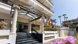 A hotel entrance with a grand staircase, a glass canopy, and multiple balconies. - Hotel Don Manolito (Puerto de la Cruz)