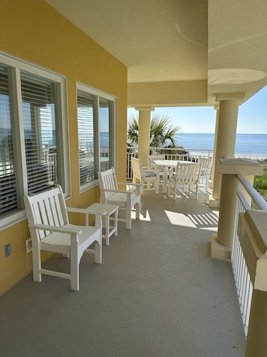 Ocean Escape-3 bedroom/bath, Oceanfront, 2nd floor, LandTransportation Included!