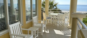 Ocean Escape-3 bedroom/bath, Oceanfront, 2nd floor, LandTransportation Included!