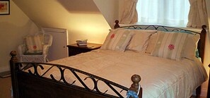 Desk, free WiFi, bed sheets - Heatherdene House (Wimborne)